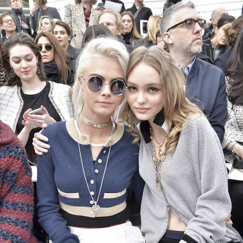 Cara Delevingne, Lily Rose Depp, Lottie Moss: Πού συναντήθηκαν όλες μαζί;