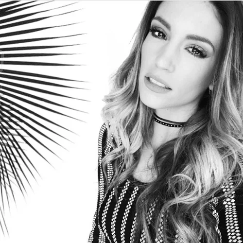 Αθηνά Οικονομάκου | Ποζάρει σε χειμωνιάτικο mood