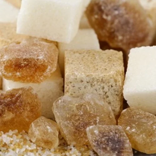 Ζάχαρη άσπρη, μαύρη ή καστανή; Ποια να προτιμήσεις και γιατί