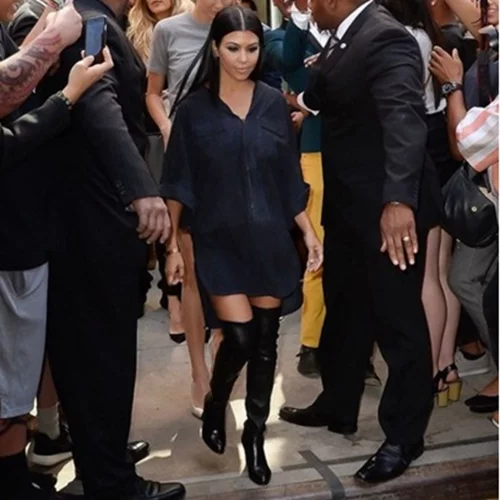 Κourtney Kardashian: Γιατί προκάλεσαν αρνητικά σχόλια οι φωτογραφίες της;