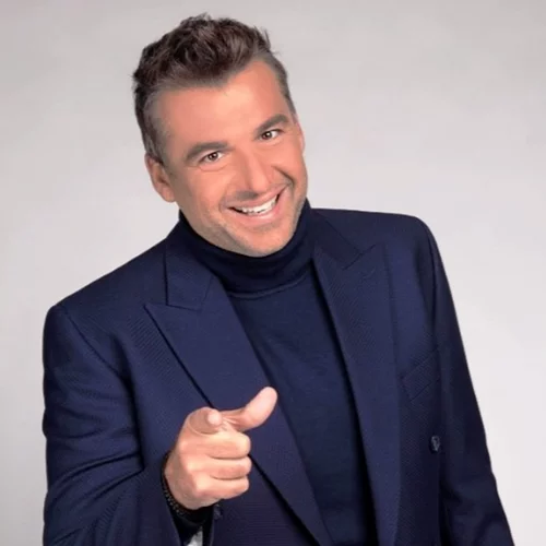 Γιώργος Λιάγκας: Οι φωτογραφίες από το πρώτο του μπάνιο στη θάλασσα