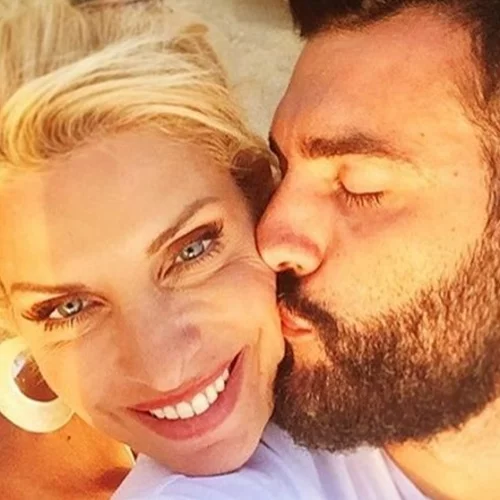 Ελένη Μενεγάκη: To σχόλιο του αδελφού της & η τρυφερή απάντησή της