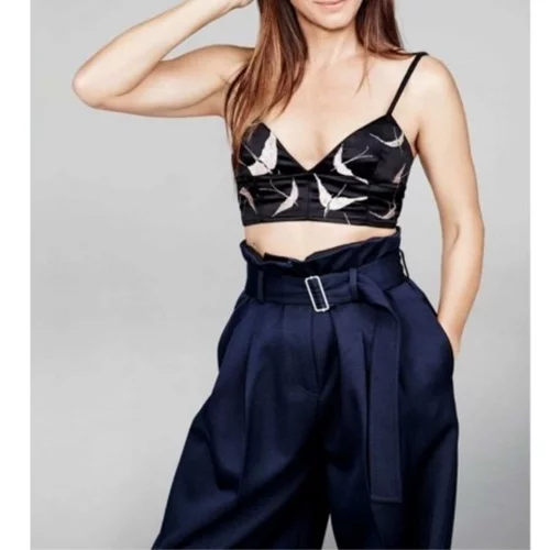 H 52χρονη star θα ανέβει ξανά τα σκαλιά της εκκλησίας με τον κούκλο σύντροφό της