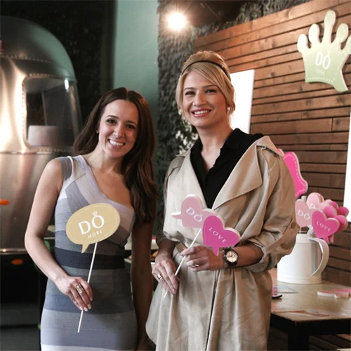 Pandora: Καλομοίρα, Φαίη Σκορδά και άλλες celebrities στην παρουσίαση της ανοιξιάτικης συλλογής