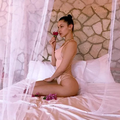 Bella Hadid: Το φωτογραφικό άλμπουμ των διακοπών της στη Τζαμάικα