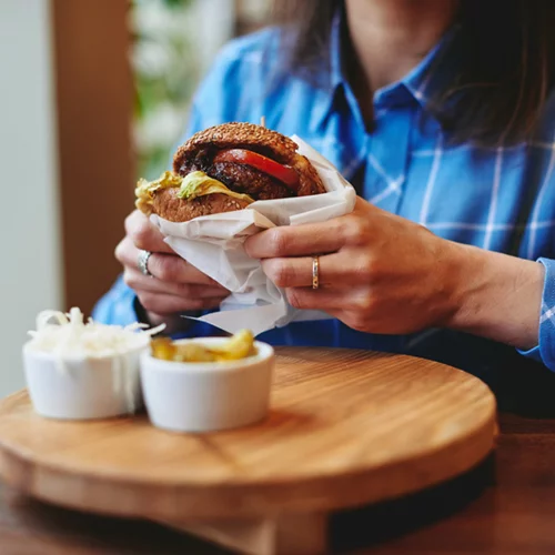 Πώς τα επεξεργασμένα τρόφιμα καταστρέφουν τον οργανισμό σου