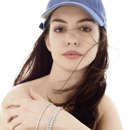 Anne Hathaway: Εντυπωσιακή στη νέα φωτογράφισή της!