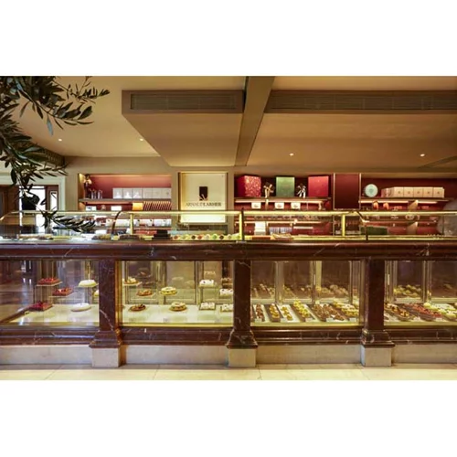 Το ανακαινισμένο GB Corner Gifts & Flavors άνοιξε τις πόρτες του στο ξενοδοχείο Μεγάλη Βρεταννία