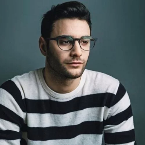 Ίαν Στρατής: Ο σταρ του X-Factor κάνει το ντεμπούτο του στο θέατρο!