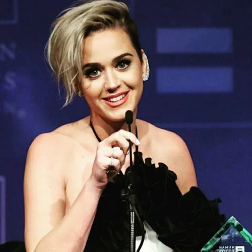 Katy Perry: Δεν θα πιστεύεις πώς προωθεί το νέο της τραγούδι!