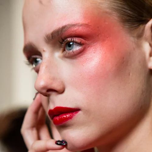 Οι νέοι κανόνες στο μακιγιάζ της άνοιξης και πώς να τους ακολουθήσεις