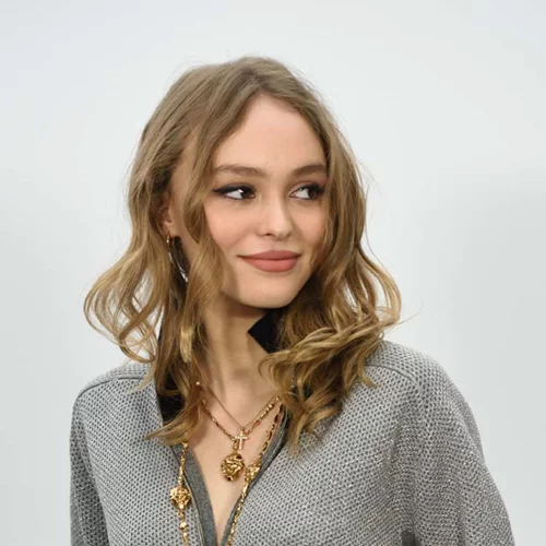 Lily-Rose Depp: Με τη μητέρα της στο fashion show της Chanel