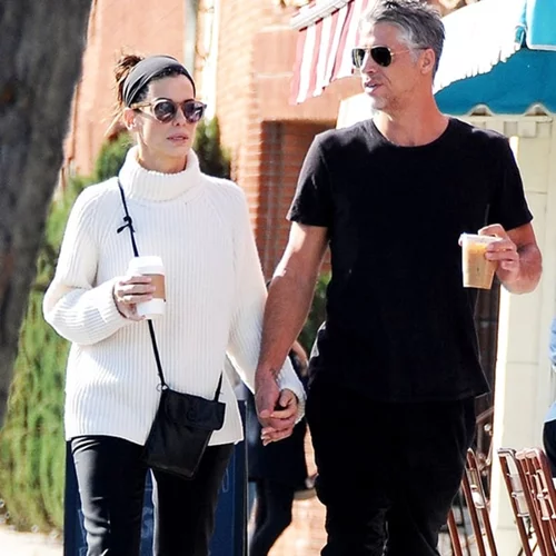 Sandra Bullock: Γιατί αναβάλει ξανά τον γάμο της με τον Bryan Randall;