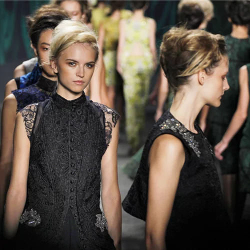 Πώς να προφέρεις σωστά 10 από τα δυσκολότερα ονόματα οίκων μόδας