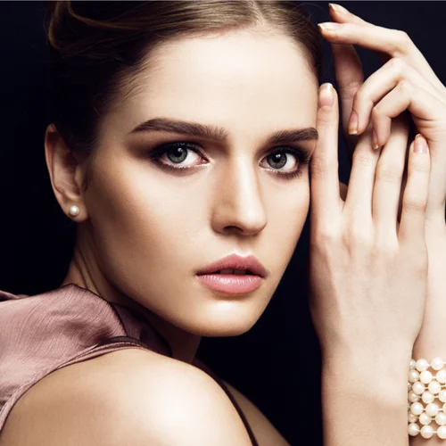 Πιο έντονα και πιο εκφραστικά φρύδια με τον καλύτερο σύμμαχο!