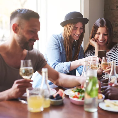 Οι τύποι των συμμαθητών που σίγουρα θα ήθελες να αποφύγεις σε reunion