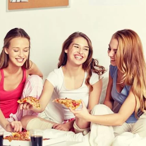 Γιατί τρώω ενώ δεν πεινάω; Οι 9 λόγοι που τρως συνέχεια