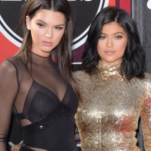 KYLIE + KENDALL JENNER: Για πρώτη φορά στο MadWalk!