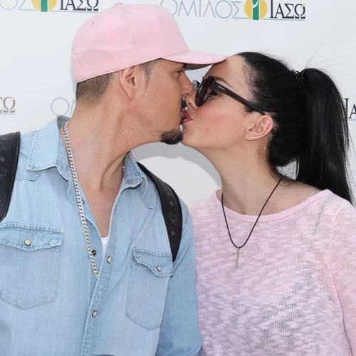 Νίκος Βουρλιώτης - Όλγα Καρπαθάκη: Οι φωτογραφίες από την έξοδο από το μαιευτήριο