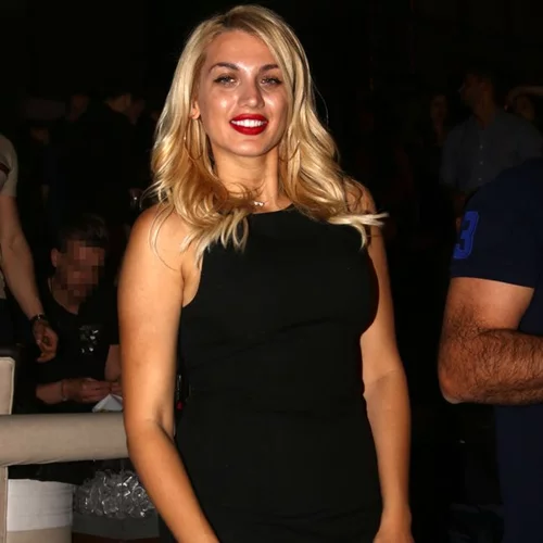 Κωνσταντίνα Σπυροπούλου: Η σέξι εμφάνισή της στα μπουζούκια