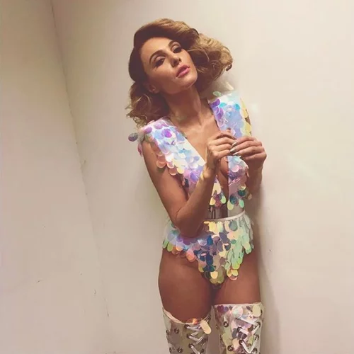 Τάμτα: Η σέξι πόζα της στο κρεβάτι