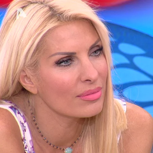 Η Ελένη Μενεγάκη τόλμησε την ολόσωμη φόρμα!