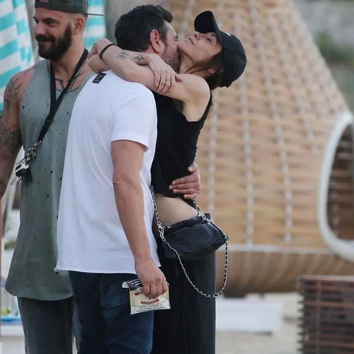Ιωσήφ Μαρινάκης - Χρύσα Καλπάκη: Το «καυτά» φιλία του ζευγαριού στην Μύκονο