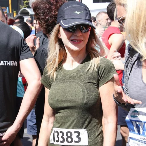 Έλλη Στάη: Δες την με sport look και εφαρμοστό κολάν