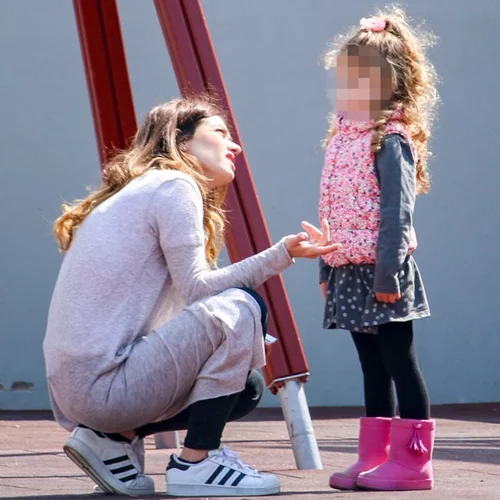 Βάσω Λασκαράκη: Βόλτες με την κόρη της, Εύα