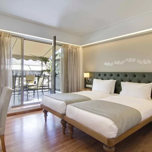 Νομίζω πως είναι η ώρα να επισκεφτείς το ανανεωμένο ξενοδοχείο Τιτάνια!