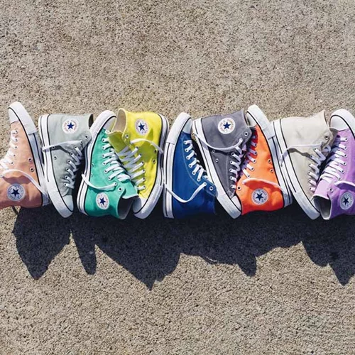 Διαλέγουμε 5 ζευγάρια από τη νέα ανοιξιάτικη συλλογή Converse