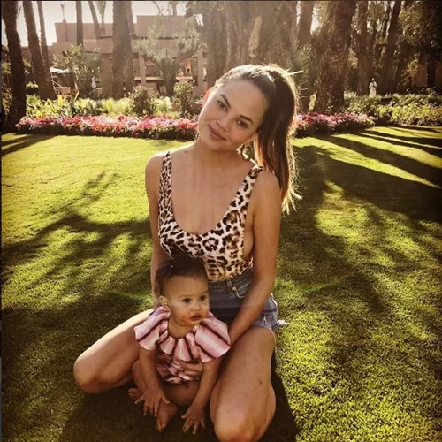 Η 1 χρόνου κόρη της Chrissy Teigen χορεύει και σπάει το ίντερνετ! (βίντεο)