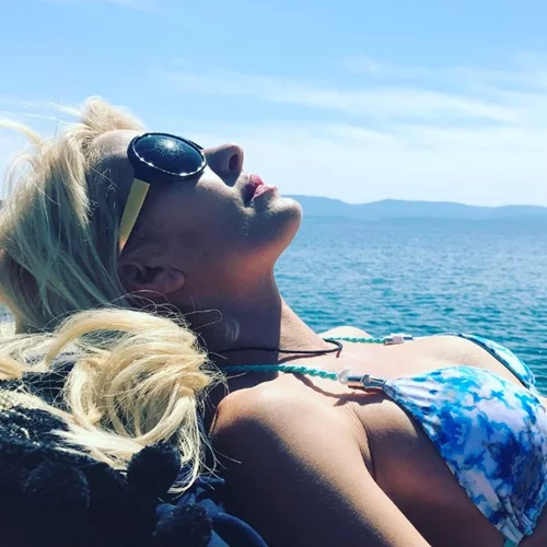 Οι stars ξεκίνησαν τα μπάνια: Οι πρώτες φωτογραφίες τους με μαγιό