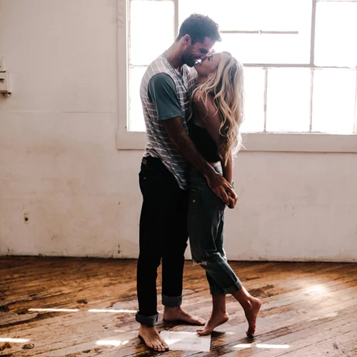 Λες τα μυστικά σου μετά το σεξ; Η επιστήμη εξηγεί το γιατί