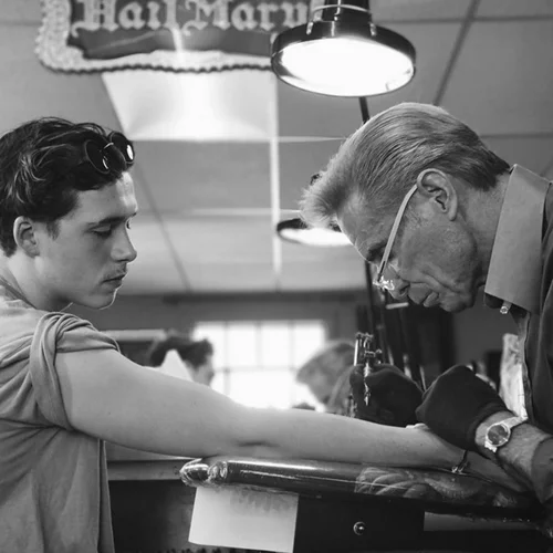 Brooklyn Beckham: Έκανε το πρώτο του τατουάζ!