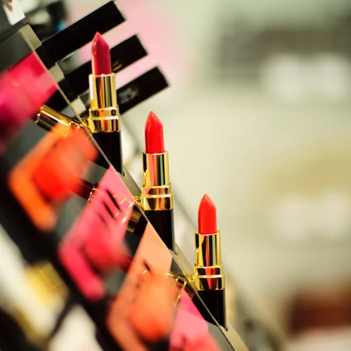 Βρήκαμε πού θα πας αν θες να κάνεις ατελείωτο beauty shopping!