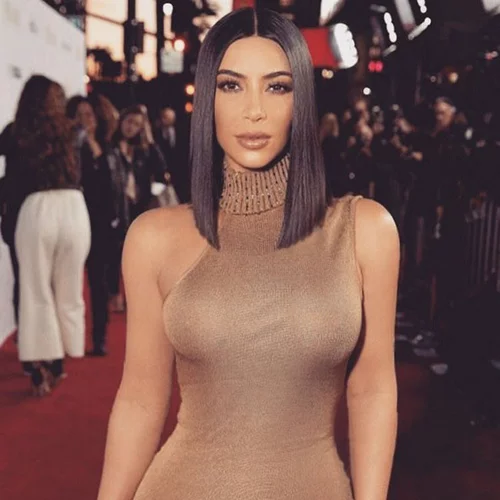 Kim Kardashian: Επιδεικνύει την εντυπωσιακή αλλαγή του σώματός της και ποζάρει με μικροσκοπικό μπικίνι!