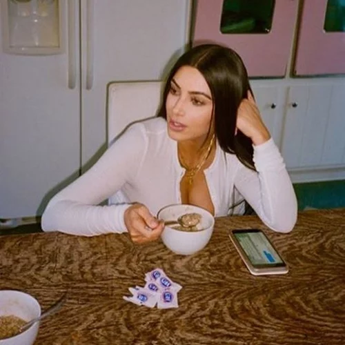 Kim Kardashian: Κυκλοφόρησε το πιο kinky φουσκωτό παιχνίδι του φετινού καλοκαιριού!
