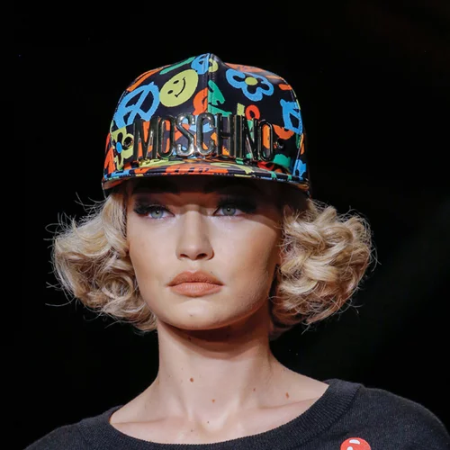 Moschino | Το φόρεμα της χειμερινής συλλογής που μας έχει αφήσει με το στόμα ανοιχτό!