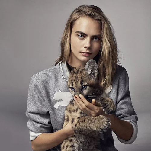 Cara Delevingne: Φωτογραφίζεται με ένα μικρό πούμα για τη νέα της καμπάνια