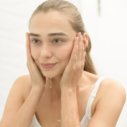 Πώς θα δώσεις στο πρόσωπο σου τη λάμψη που χρειάζεται