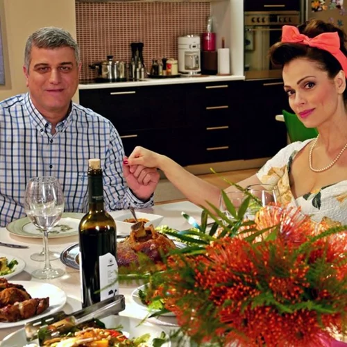 «Μην αρχίζεις τη μουρμούρα»: Ο Ηλίας βλέπει με περιέργεια την Μαρίνα να παθαίνει μια περίεργη