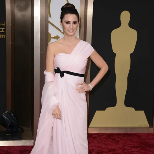 Η Penélope Cruz γίνεται σήμερα 46 ετών | Θυμόμαστε κάποιες εμφανίσεις της star στο κόκκινο χαλί