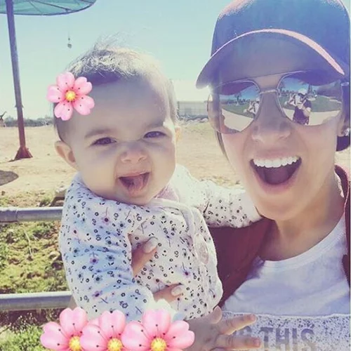 Καλομοίρα: Η κόρη της είπε την πρώτη της λέξη (video)