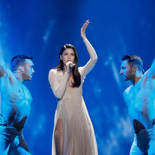 Οι καυστικές «Λουέλα και Κρουέλα» σχολιάζουν τη Eurovision και την Demy