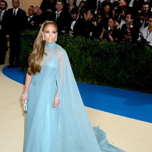 Η Jennifer Lopez μόλις έκανε δώρο στην Britney Spears αυτά τα πανάκριβρα μποτάκια!