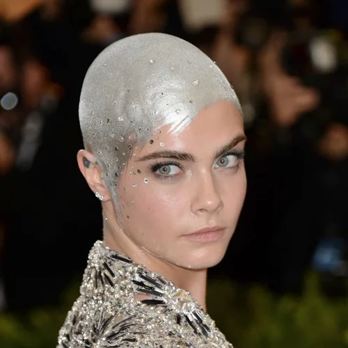 Cara Delevingne | Η extreme λεπτομέρεια από το τελευταίο της look που δεν παρατήρησες!