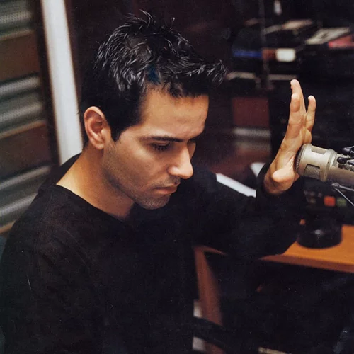 O Αλέξανδρος Χριστόπουλος γιορτάζει τα 20 χρόνια του στη βραδινή ζώνη