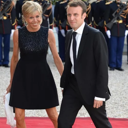 Brigitte Macron: Η νέα κομψή Πρώτη Κυρία της Γαλλίας