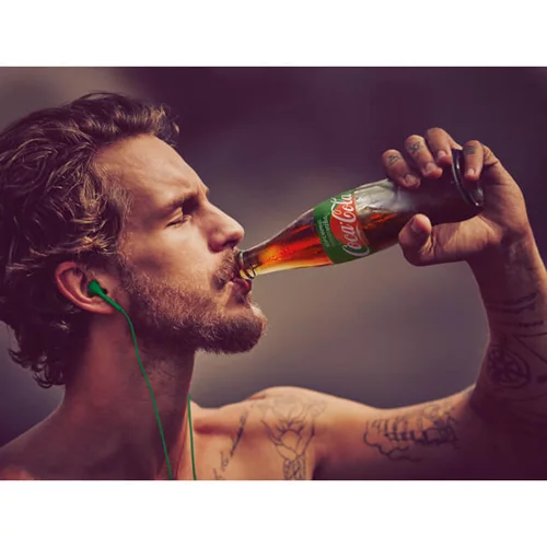 3+1 ερωτήσεις για τη νέα Coca-Cola που κυκλοφόρησε σε παγκόσμια πρεμιέρα στην Ελλάδα!